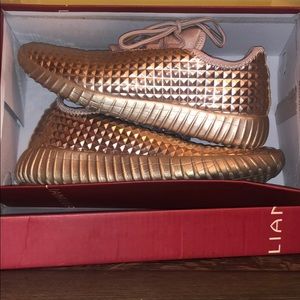 ⭐️ROSE GOLD IS THE NEW BLACK⭐️